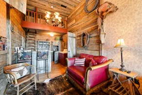Western-themed Decatur Studio on Main Street! - Interior