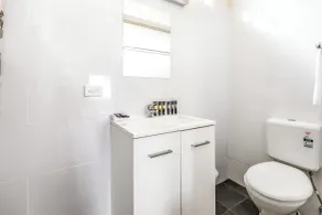 Wanderlight Motor Inn - Bathroom
