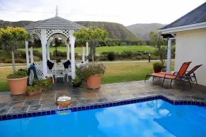 Mulligans Guest Lodge - Piscina