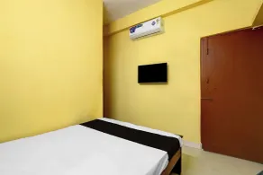 Collection O Velachery Railway Junction Formerly Vijay Guest House - Chambre