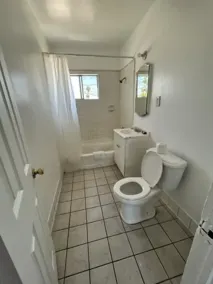 Encore Inn Inglewood - Bathroom