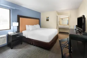 Days Inn by Wyndham Mackinaw City - Bridgeview Area - Chambre