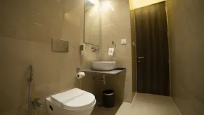 HOTEL RAJHANS ABHINANDAN - Bathroom