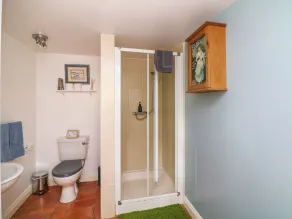 Seaforest Lodge - Bathroom