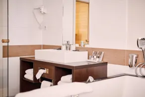 Hotel Charleroi Airport - Van Der Valk - Bathroom