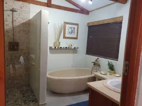 S-Cape Holiday Homes - Bathroom
