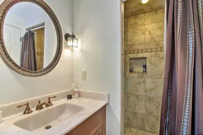 Secluded Home, 7 Mins to Stratton Mountain Resort - Bathroom