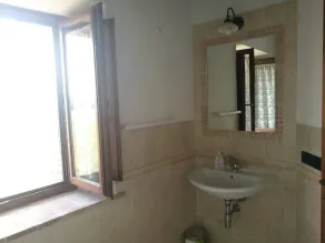 Portion of a Farmhouse With 30 Beds - 4 Apartments and 2 Rooms - Baño
