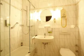 Arthotel ANA Eden Karlsruhe, Trademark Collection by Wyndham - Bathroom