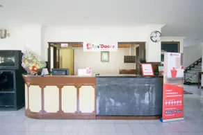 RedDoorz plus near Pelabuhan Bitung - Rezeption