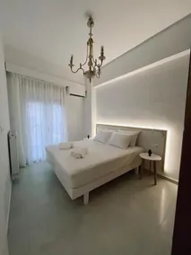 Malia Beelight - Family & Groups - Room