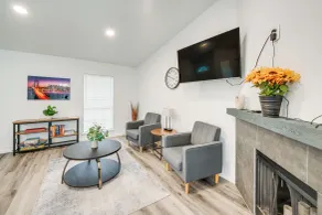 Game Room & Patio: Family Home in The Colony! - Interiør