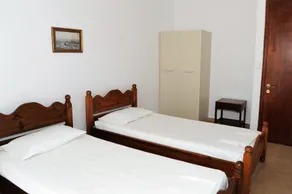 Captains Studios & Apartments - Room