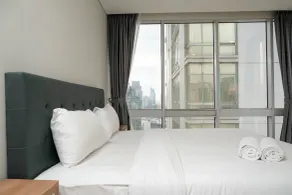 Cozy 2BR at Empyreal Epicentrum Apartment By Travelio - Rum