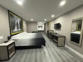 Super 8 by Wyndham Visalia - Chambre