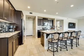 Spacious Family Home in Visalia Near Downtown and Parks - Innvendig