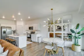 Game Nights + Family Fun! Modern Waukee Home - Interni