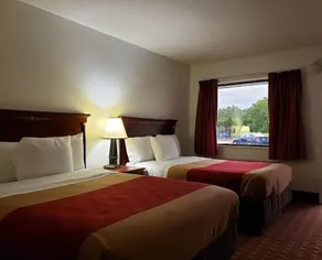 Carbondale Value Inn & Suites - Image 1