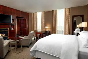 Sheraton Suites Calgary Eau Claire - Chambre