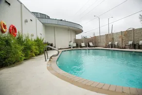 Holiday Inn New Orleans West Bank Tower by IHG - Piscina