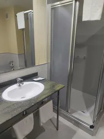 Hotel Puerta de Ocaña - Bathroom