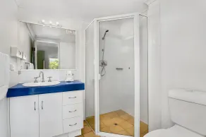 Cairns Reef Apartments & Motel - Bathroom