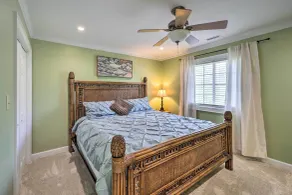 Chic Dtwn Townhouse w/ Hot Tub & Mtn Views! - Værelse
