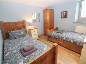 Nine Ladies - Room