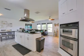 Airy Canal-Front Oasis in Cape Coral w/ Pool! - Innvendig