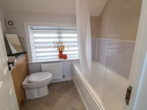 Spring Rose - Bathroom