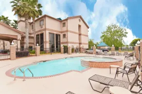 Holiday Inn Express Hotel and Suites Lake Charles by IHG - Pool