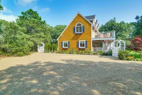 Summer Beach Pass: Wooded Martha's Vineyard Escape - Interiør