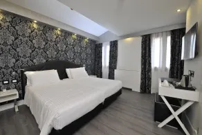 Al Theatro Palace - Room