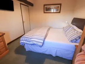 9 Camden Building - Room