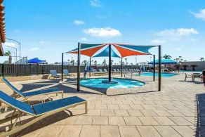Voyager Resort Inn - Piscina