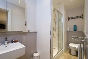 Destiny Scotland - Q-Residence - Bad