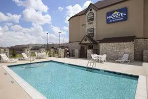 Microtel Inn & Suites by Wyndham Odessa TX - Piscine