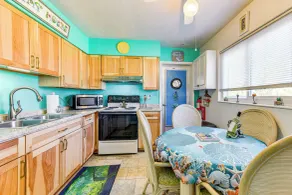 Pet-Friendly Bradenton Home 1.5 Mi to Cortez Beach - Interior