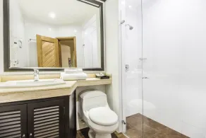Travelers Fontana Plaza - Salle de bain