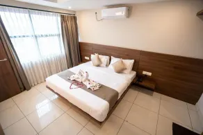 Samasth Palatial Hotel - Room