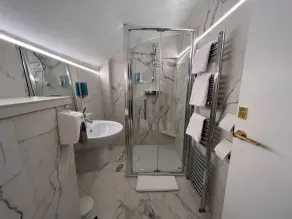 The Princess Hotel – St Pancras Hotel Group - Bathroom