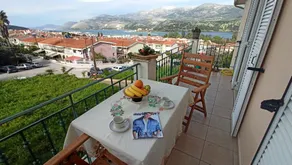 Elisso Apartment - Vue de la chambre