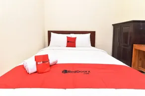 RedDoorz Plus @ Singaraja - Room