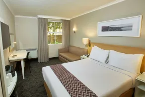 StayEasy Century City - Room