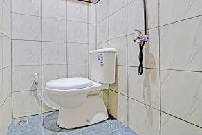 OYO 92606 Djoglo Boto Homestay Syariah - Baño