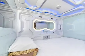 Space Q Capsule Hotel - Quarto