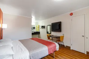 Motel 6-Bay Minette, AL - Quarto