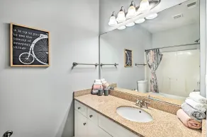Centrally Located Studio w/ Pool in Myrtle Beach - Innvendig