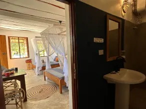 Kameleon Blue Arts Lodge - Bathroom