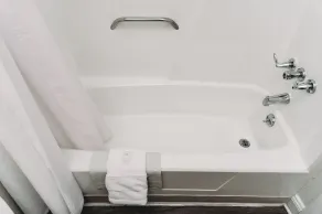 Bicentennial Inn - Bathroom